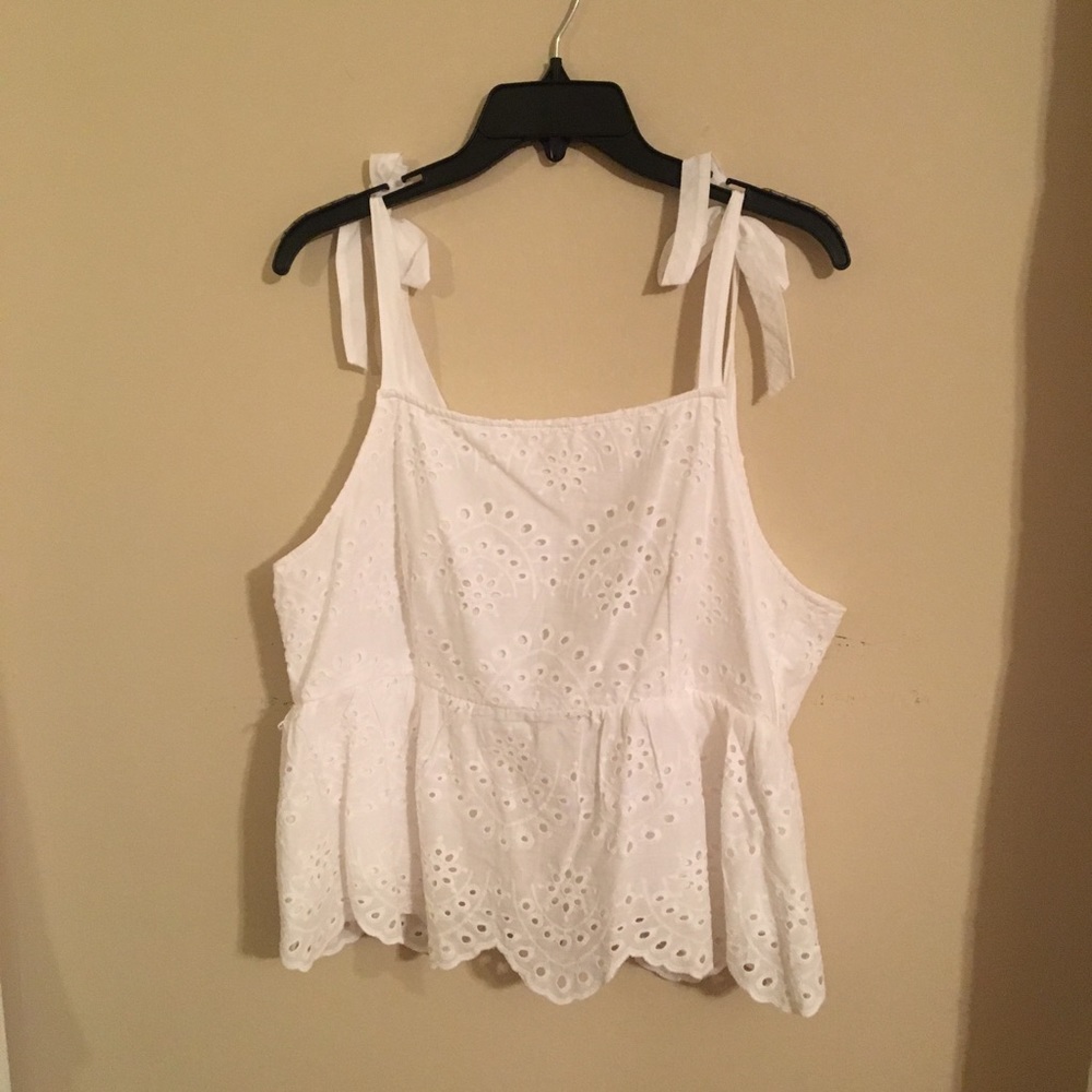 Adorable Eyelet Lace Tie-strap Top